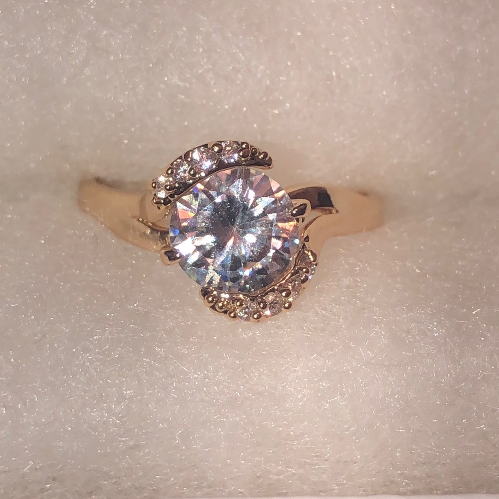 Beautiful Fashion Golden Ring